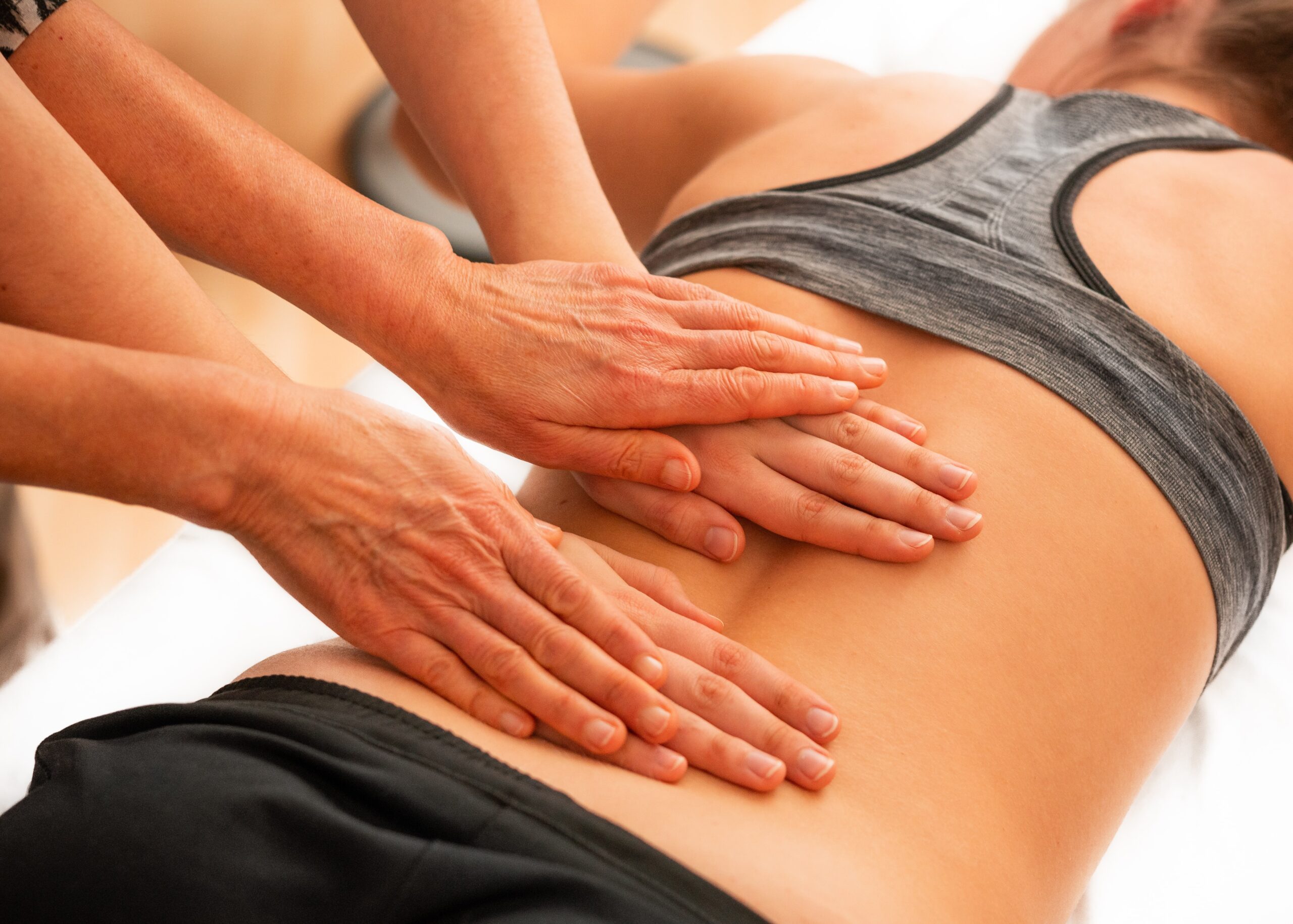Những cách trị đau lưng hiệu quả nhất hiện nay